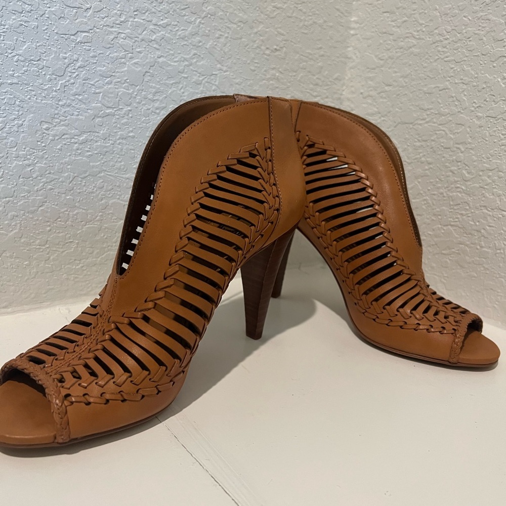 COPY - Brand new Vince Camuto Camel Toned Heels size 7